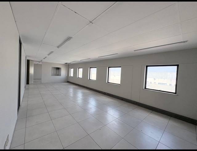 1,120M² OFFICE TO LET IN VORNA VALLEY